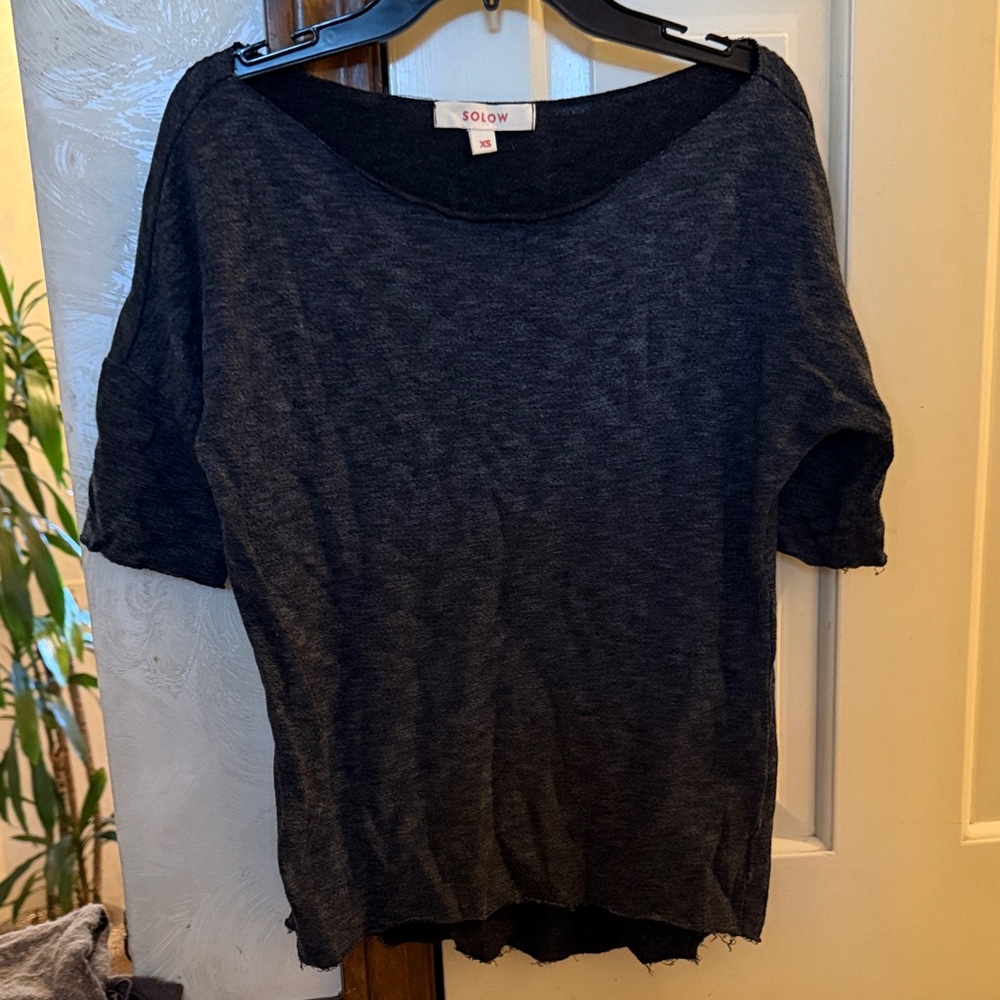 SOLOW Women's Charcoal Short Sleeve sweatshirt